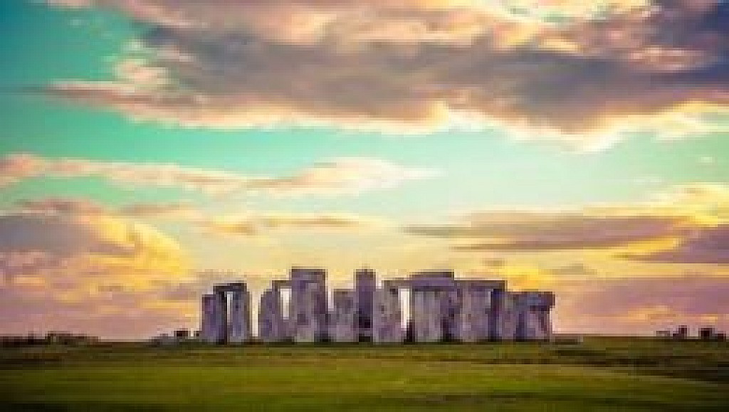 Stonehenge and Bath with Bridgerton Walking Tour