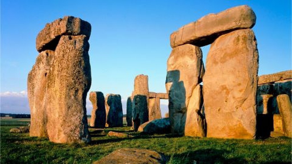 Windsor, Stonehenge & Bath in Japanese – Stonehenge entry only