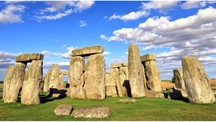 Stonehenge & Bath Private tour with separate Tour Guide