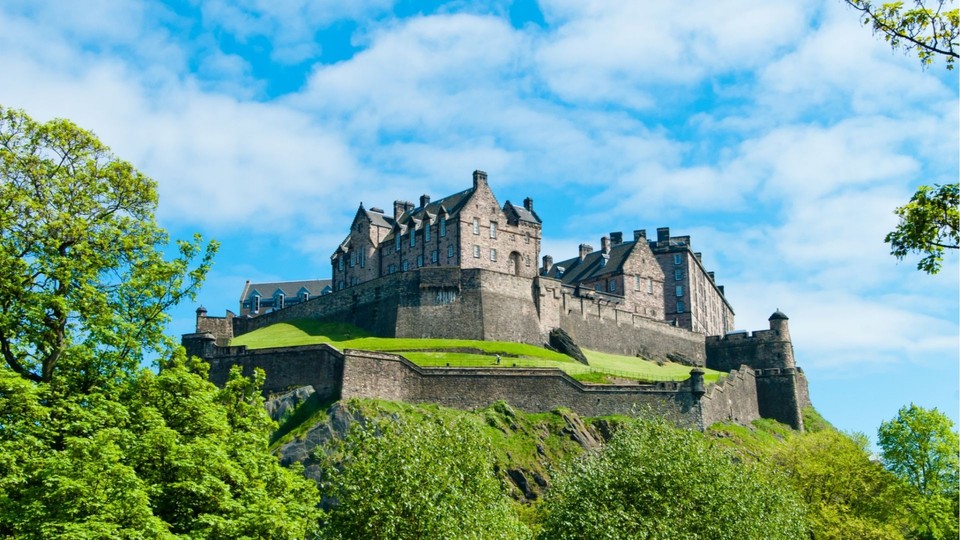 Edinburgh - The Royal City with castle & tour (standard class)